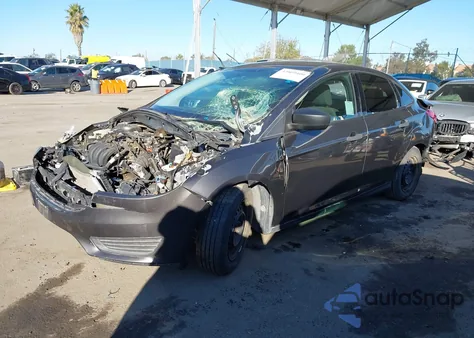 2015 Ford Focus S z USA, uszkodzony, nr VIN 1FADP3E26FL357995